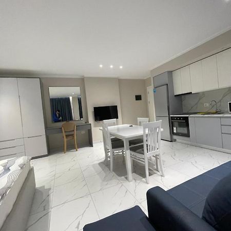 Modern Beachfront Apartments Σαράντα Εξωτερικό φωτογραφία